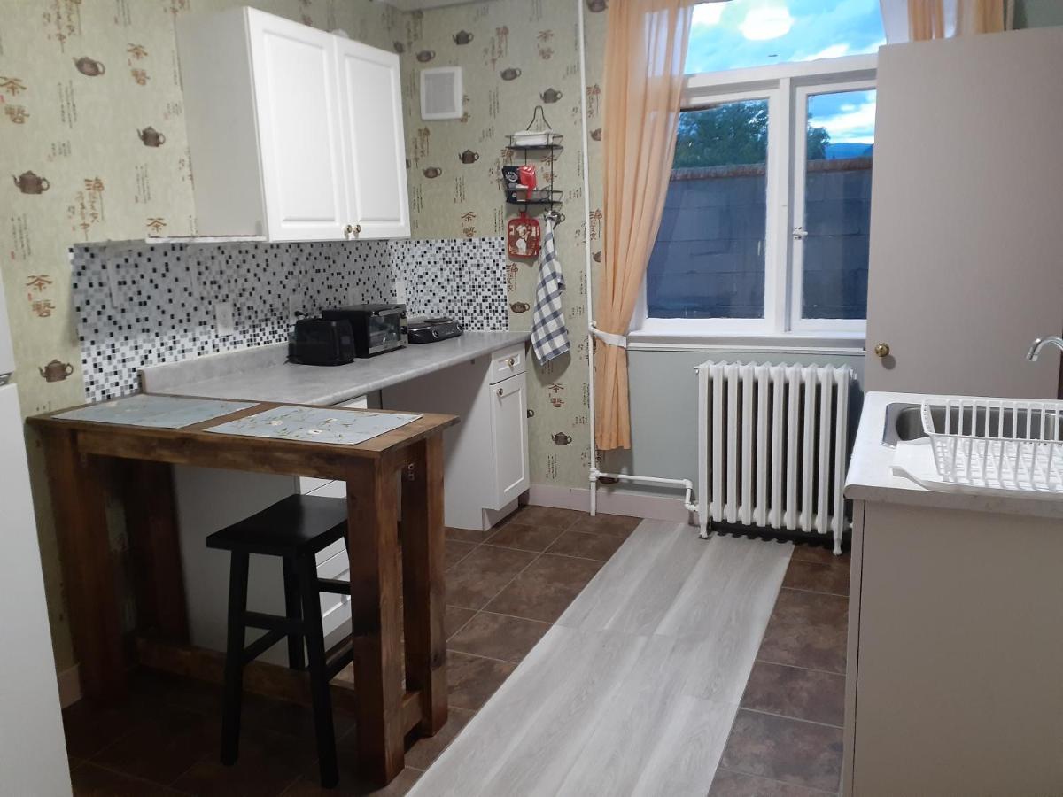 Chameleon Hotel Касългар Екстериор снимка
